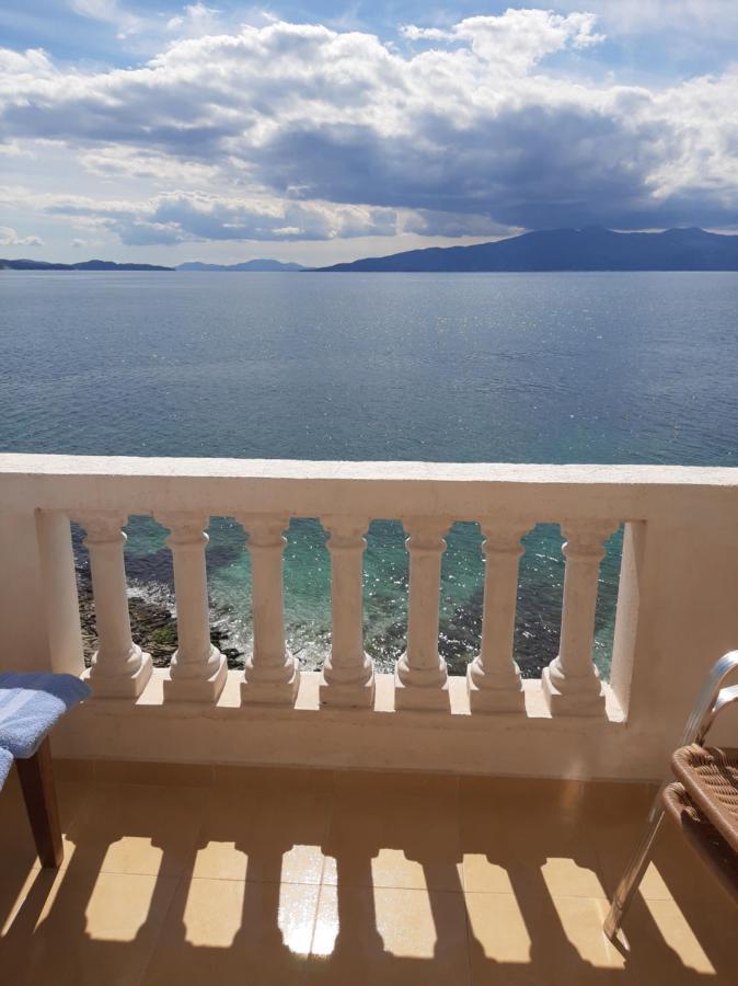 Rock Star-Pllakat Bed & Breakfast Sarandë Eksteriør bilde